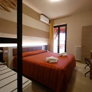 hotel-primavera-peschiera-del-garda.hotelinveneto.com/